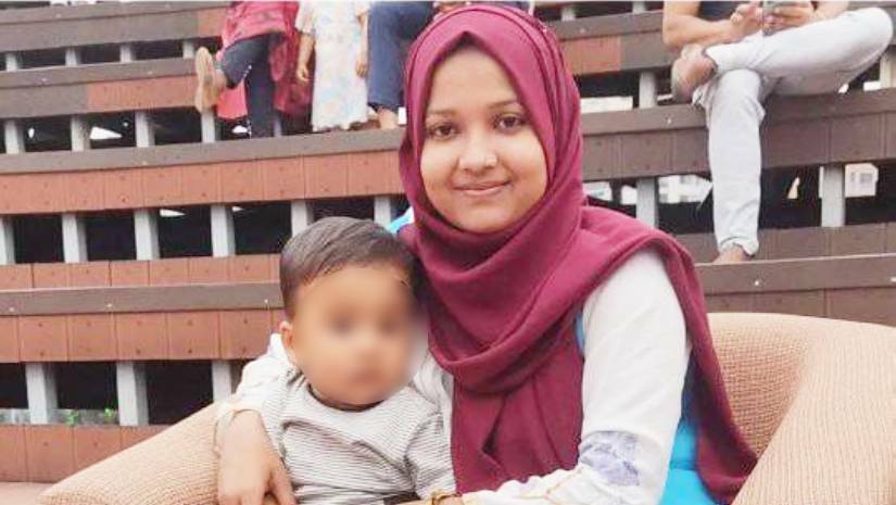 ক্যান্সার আক্রান্ত সুমাইয়া সুলতানার কোলে দেড় বছরের শিশু সন্তান