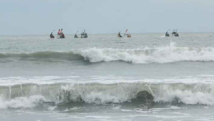 বাংলাদেশের উপকূলে ঘূর্ণিঝড় মোখার অগ্রভাগের প্রভাব শুরু হয়েছে