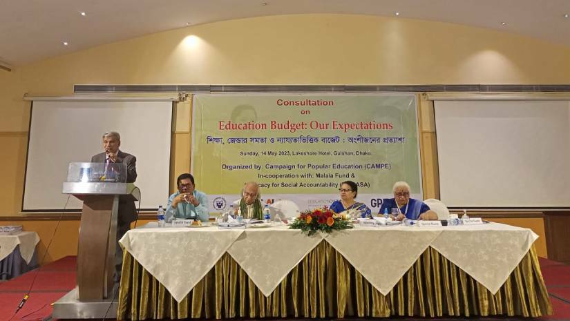 আলোচনা সভায় প্রধান অতিথি হিসেবে বক্তব্যে রাখছেন পরিকল্পনামন্ত্রী এম. এ. মান্নান