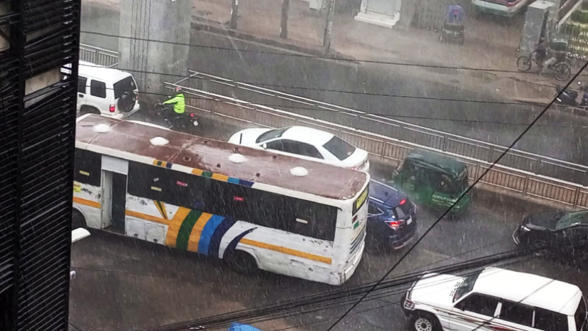 ঝড়ের সঙ্গে স্বস্তির বৃষ্টি ঢাকায়