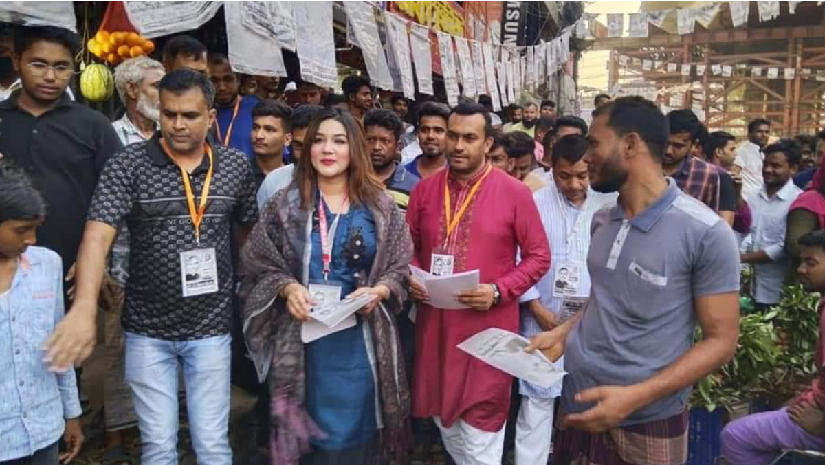 নৌকার নির্বাচনী প্রচারণায় নায়িকা মাহি