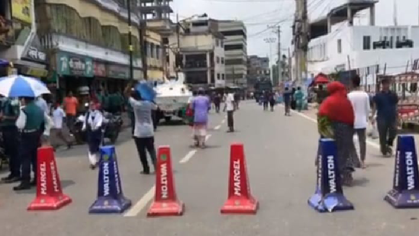 রাস্তায় বেরিকেট