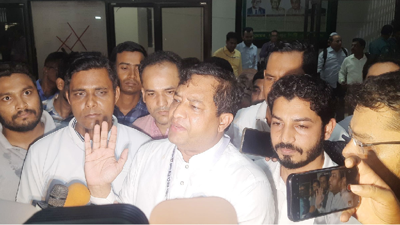 ‘আমার মা জিতে গেছে, আমি সব সেন্টারে খোঁজ নিয়েছি।’