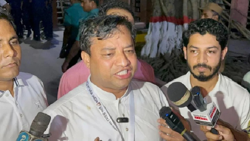 সাংবাদিকদের সাথে কথা বলেছেন জাহাঙ্গীর