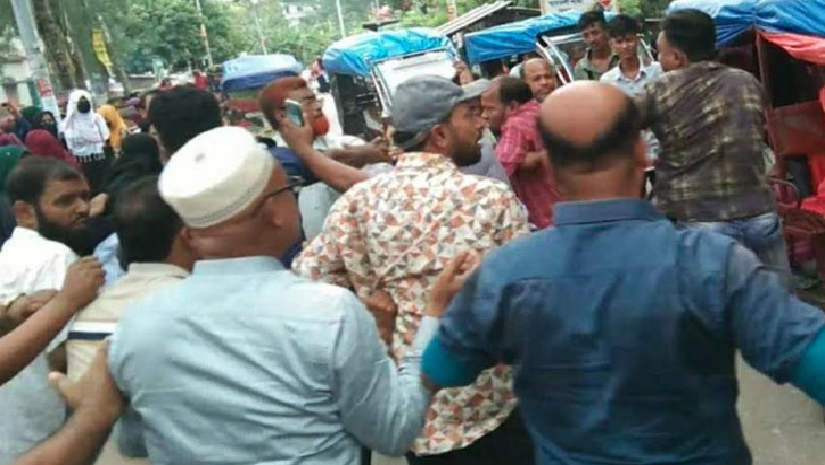 মানববন্ধনে হামলার মুহূর্ত