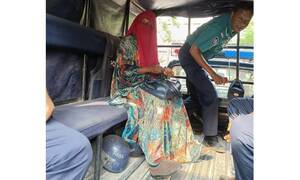 রাবির ছাত্রী হলে চোর সন্দেহে তরুণী আটক