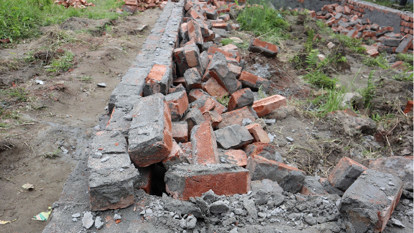 রাতের আঁধারে বাকৃবির নির্মাণাধীন অ্যানিমেল শেড ভেঙে দিল দুষ্কৃতিকারীরা