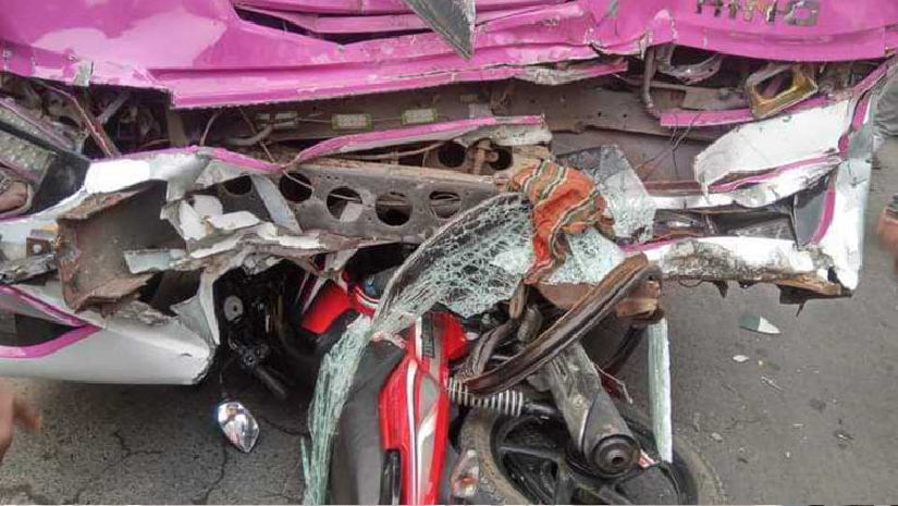 বাস চাপায় বাইকে থাকা ২ এসএসসি পরীক্ষার্থীর মৃত্যু