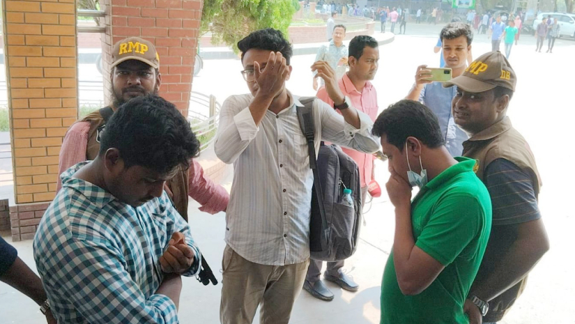 আটককৃত তিনজন মো. হোসাইন, মো. স্বপন হোসাইন ও আব্দুর রাকিব