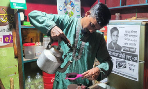 বরিশাল সিটি নির্বাচনে কাউন্সিলর পদে লড়ছেন চা বিক্রেতা ওবায়েদ