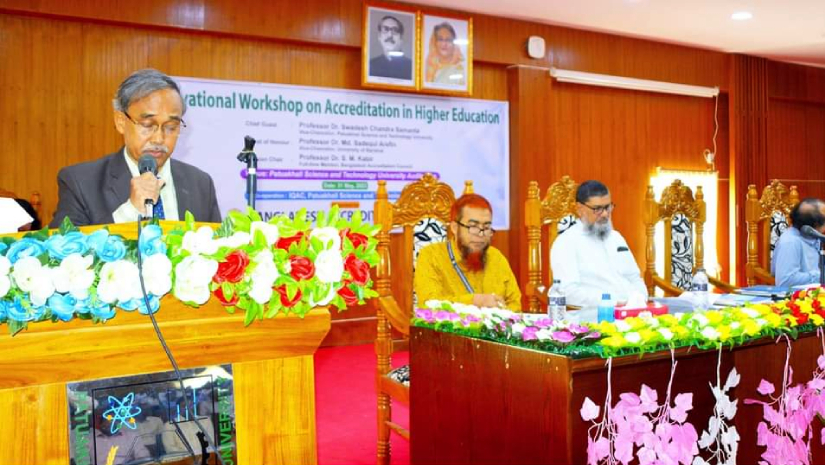ওয়ার্কশপে বক্তব্য দিচ্ছেন পবিপ্রবি উপাচার্য অধ্যাপক ড. স্বদেশ চন্দ্র সামন্ত