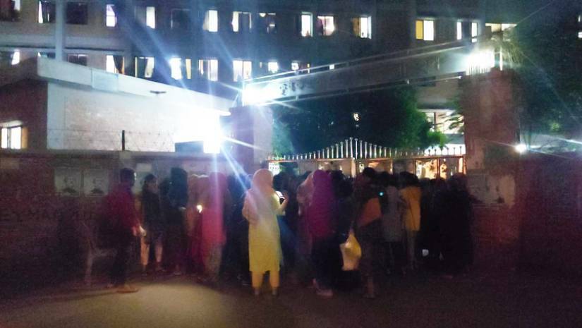 ছাত্রী আন্দোলনে উত্তপ্ত শেকৃবি, সিঙ্গেল সিটের দাবি