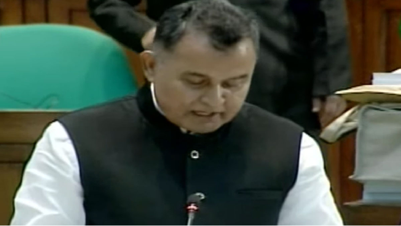 জাতীয় সংসদে বাজেট ঘোষণা করছেন অর্থমন্ত্রী আ হ ম মুস্তফা কামাল