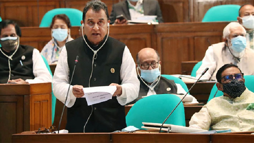 জাতীয় সংসদে বাজেট উপস্থাপন করছেন অর্থমন্ত্রী আ হ ম মুস্তফা কামাল