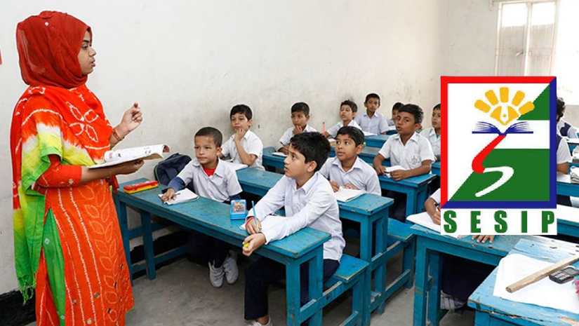 ক্লাস নিচ্ছেন শিক্ষক ও সেসিপের লোগো
