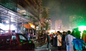 রাজধানীর শ্যামলীতে বহুতল ভবনে আগুন