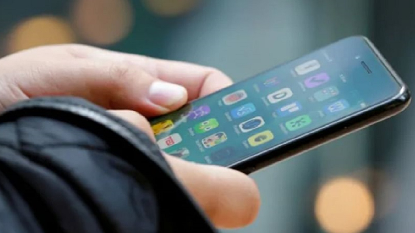 কম দামে পুরনো মোবাইল কিনে বিপাকে কলেজ শিক্ষার্থী