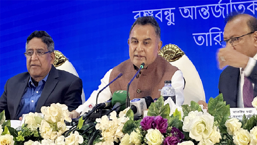 সংবাদ সম্মেলনে অর্থমন্ত্রী আ হ ম মুস্তফা কামাল