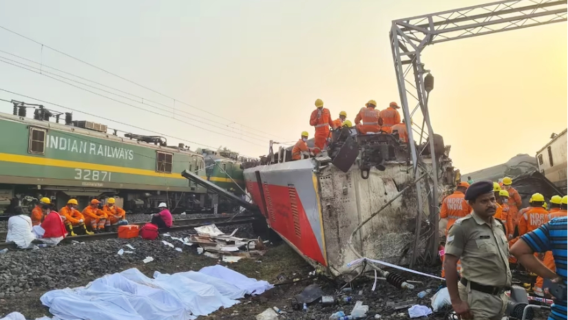 ভারতের ওড়িশায় মালবাহী ট্রেনের সঙ্গে যাত্রীবাহী ট্রেনের সংঘর্ষ হয়েছে