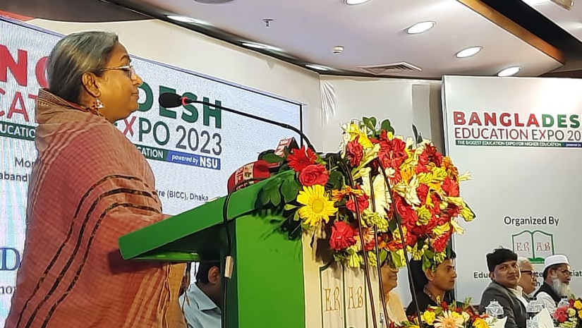 ডুকেশন এক্সপোয় প্রধান অতিথি হিসেবে বক্তব্য রাখছেন শিক্ষামন্ত্রী ডা. দীপু মণি