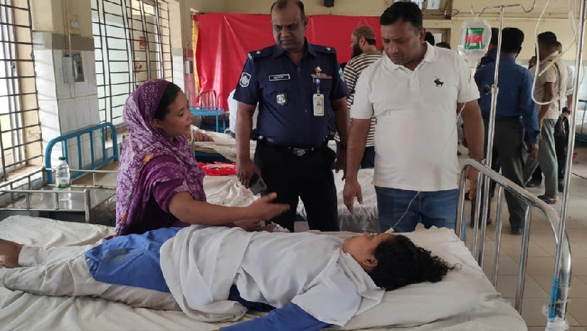 হাসপাতালে চিকিৎসাধীন এক ছাত্রী