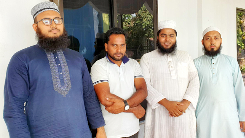 এসকেএম কোম্পানির কর্মকর্তাদের সাথে বাদশা মিয়া