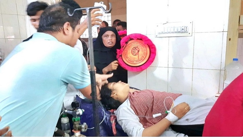 অসুস্থ হয়ে চিকিৎসাধীন এক ছাত্রী