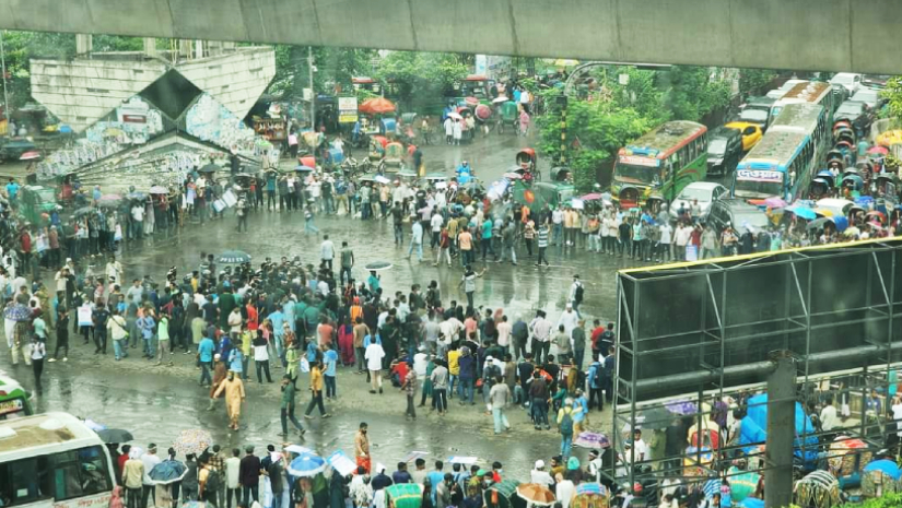 শাহবাগ মোড় অবরোধ ৩৫ আন্দোলনকারীদের