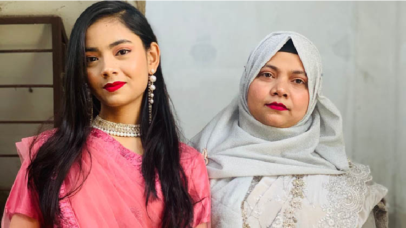 মায়ের সাথে প্রীয়ন্তী