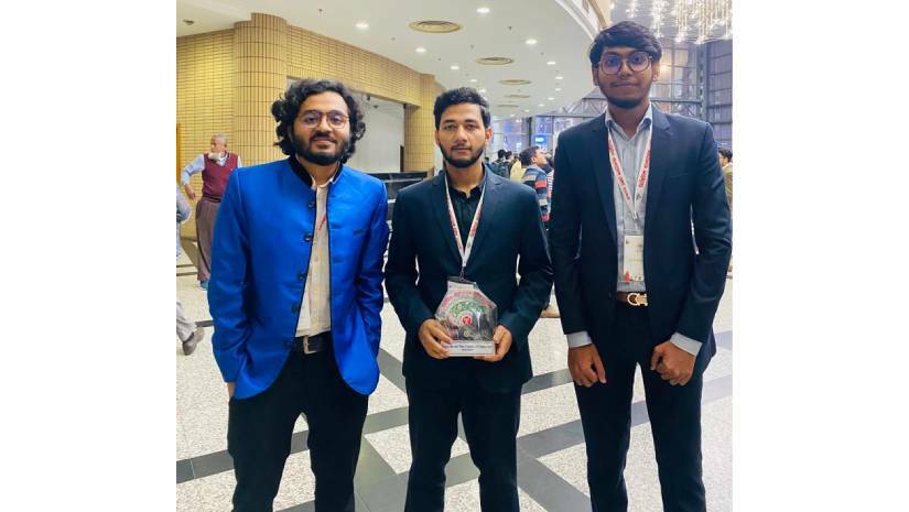 ‘টিম এডুএসিস্ট’ এর তিন শিক্ষার্থী