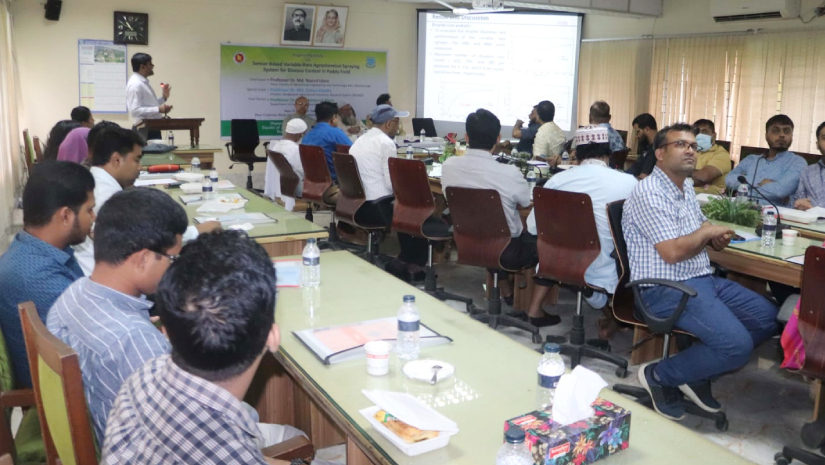 কর্মশালায় মূল প্রবন্ধ উপস্থাপন করেন অধ্যাপক ড. আনিসুর রহমান