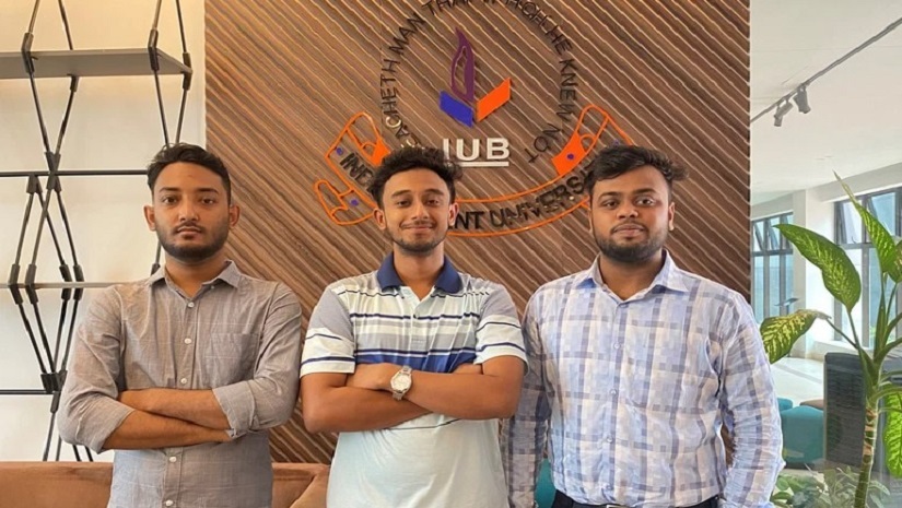 স্বর্ণপদকজয়ী আইইউবির তিন শিক্ষার্থী সিয়াম ইবনে মাসুদ, ইয়াজাজ আহামাদ ও তারিকুল ইসলাম সৈকত