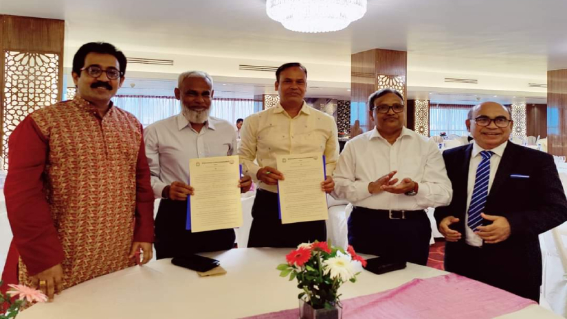 তিন বিশ্ববিদ্যালয়ের রেজিস্ট্রারদের সাথে অধ্যাপক ড. মোহাম্মদ আলমগীর এবং অধ্যাপক ড. সৌমিত্র শেখর 