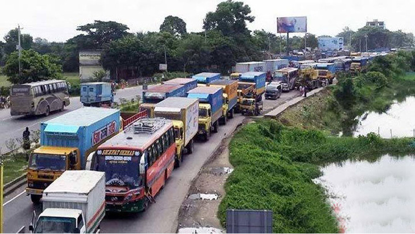 বঙ্গবন্ধু সেতুর ১৩ কি.মি. জুড়ে যানবাহনের ধীরগতি