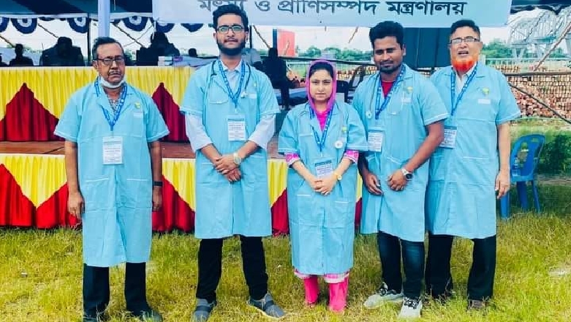 পশু চিকিৎসায় গবির ভেটেরিনারি টিম