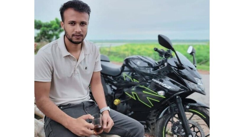 সড়কে প্রাণ গেল আনন্দমোহন কলেজছাত্রের