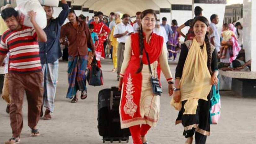 ঢাকা ছাড়ছে মানুষ