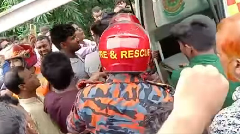 মোটরসাইকেলে ৬ স্কুলছাত্রের ঈদ ভ্রমণ, দুই বন্ধুর মৃত্যু