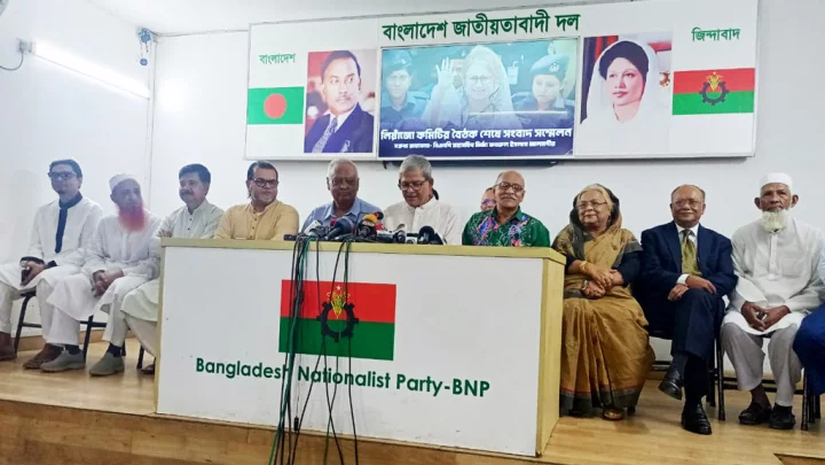 সংবাদ সম্মেলনে বিএনপি মহাসচিব মির্জা ফখরুল ইসলাম আলমগীর