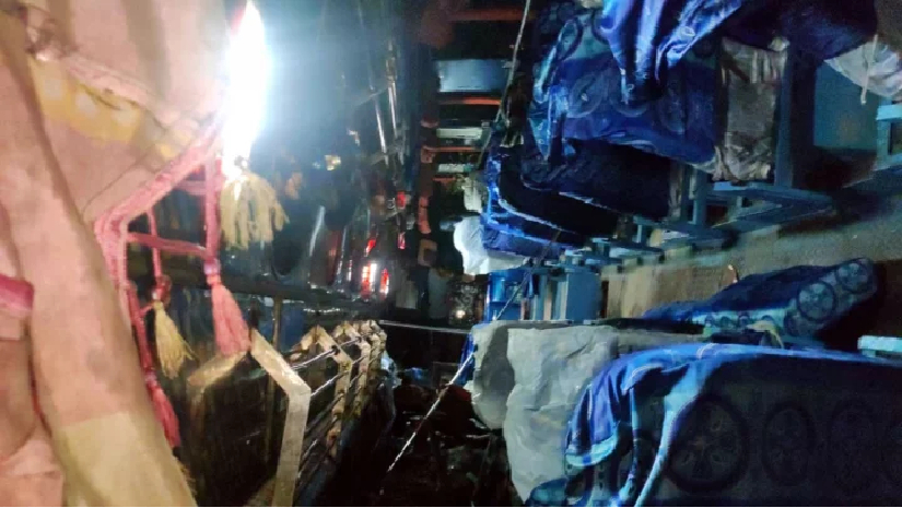 বাস-ইজিবাইকের মুখোমুখি সংঘর্ষে নিহত ৫