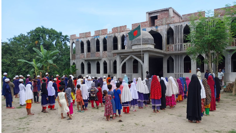 হযরত আনাস (রাঃ) নূরানী অ্যান্ড কিন্ডারগার্টেনের শিক্ষার্থীরা