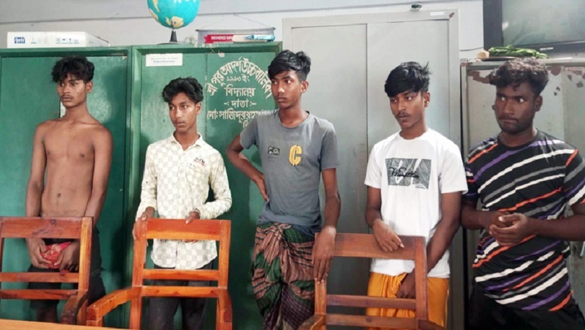 অভিযুক্ত পাঁচ বখাটে