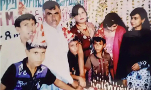 যে পরিবারের ৯ সদস্যের জন্ম একই দিনে