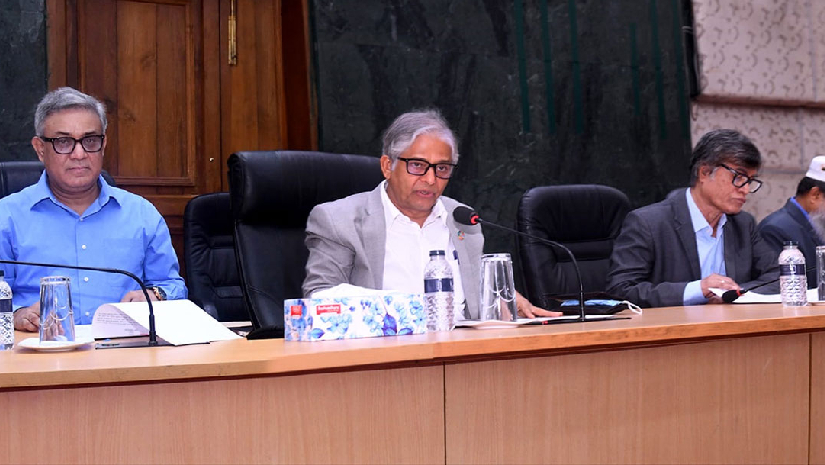 সভায় উপাচার্য সহ সংশ্লিষ্ট ব্যক্তিগণ