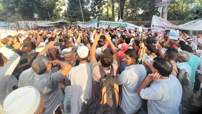 আন্দোলনরত শিক্ষকরা