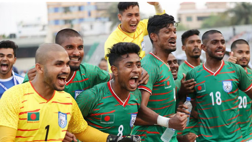 তিন ধাপ এগিয়েছে বাংলাদেশ ফুটবল 