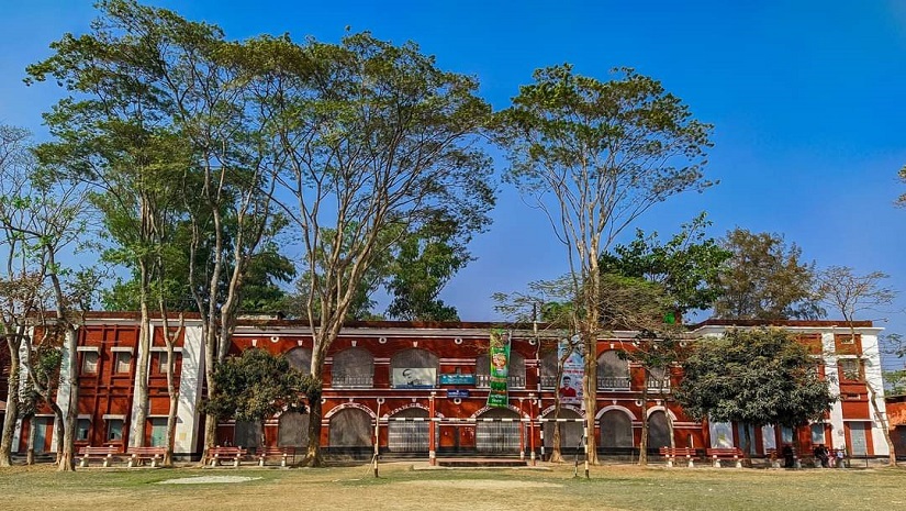 বহিরাগত ও অবৈধভাবে অবস্থান করা শিক্ষার্থীদের ছাত্রাবাস ছাড়ার নির্দেশ