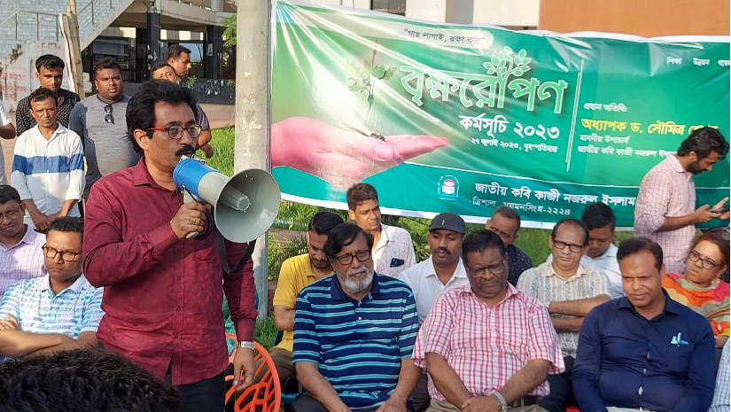 বক্তব্য দিচ্ছেন  ড. সৌমিত্র শেখর