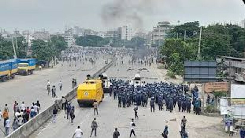 দিনভর সংঘর্ষ: আহত ২০ পুলিশ, আটক ৯০