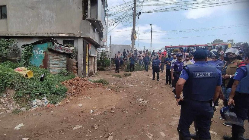 আমিনবাজারে ৪ ককটেল বিস্ফোরণ